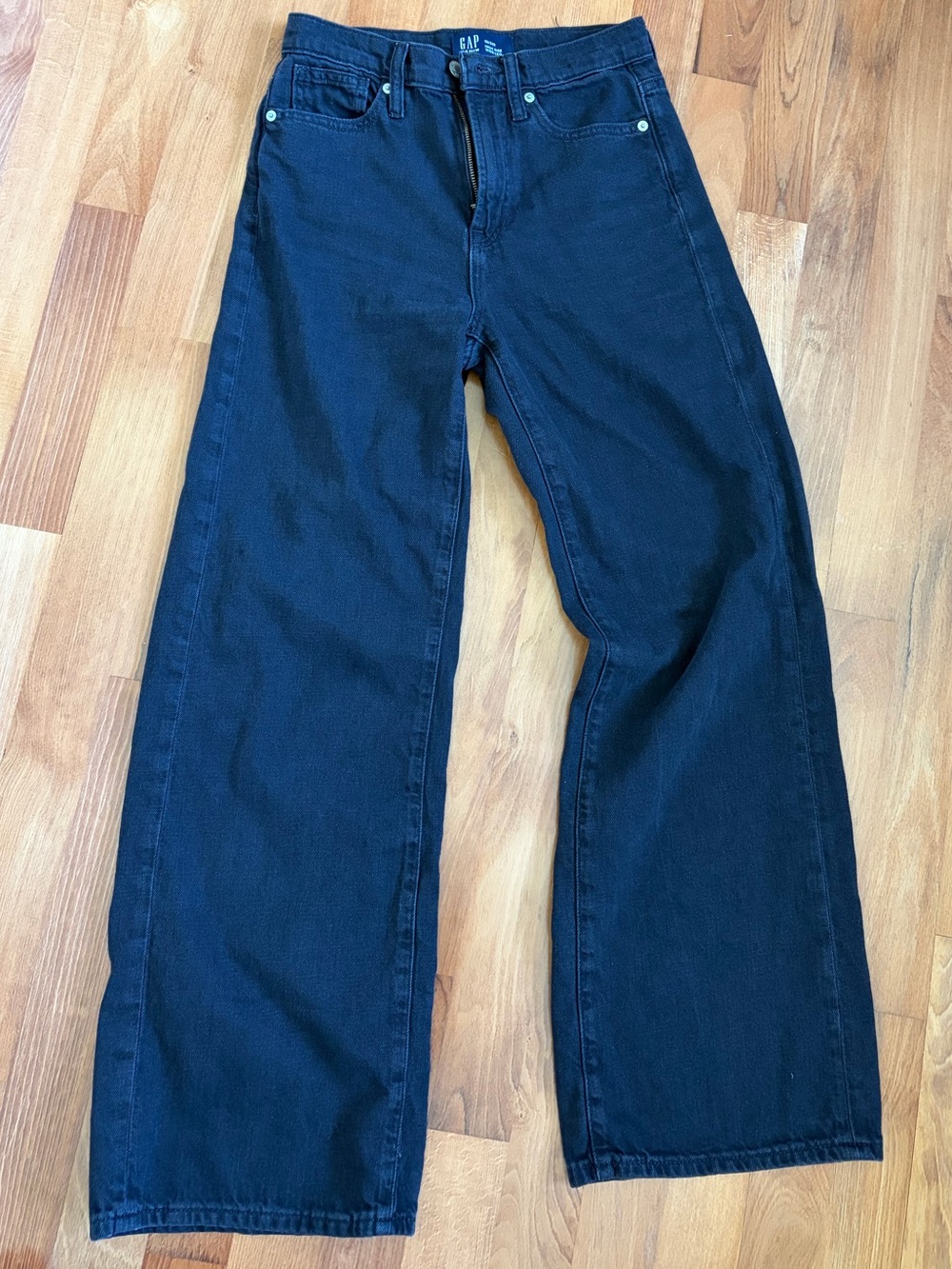 GAP women’s high rise Relaxed Wide-Leg Jeans in Black never worn